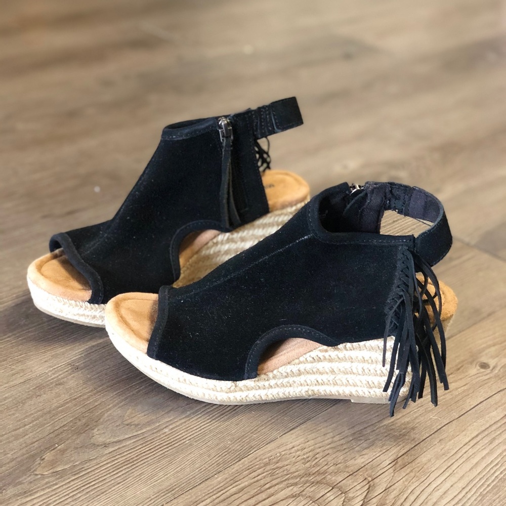 New Minnetonka Women’s Wedges Size 8